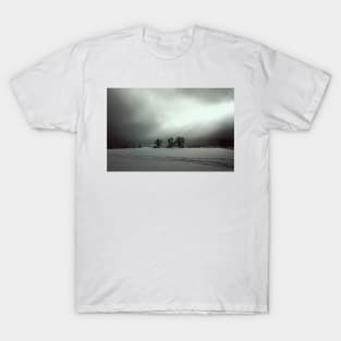 Sun over a snowy landscape T-Shirt